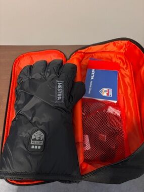 Unisex Hestra Heated Liner Gloves in Black with Red Accents Size 7 New